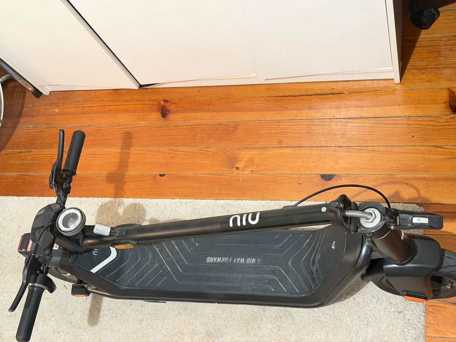 Trotinete Elétrica NIU KQi3 PRO— Como Nova, 182 km, Garantia até 2027