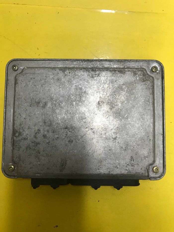 Блок управління двигуном Audi A4 0281001966 038906018