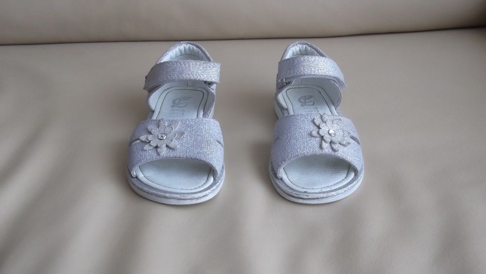sandálias de menina cor prata