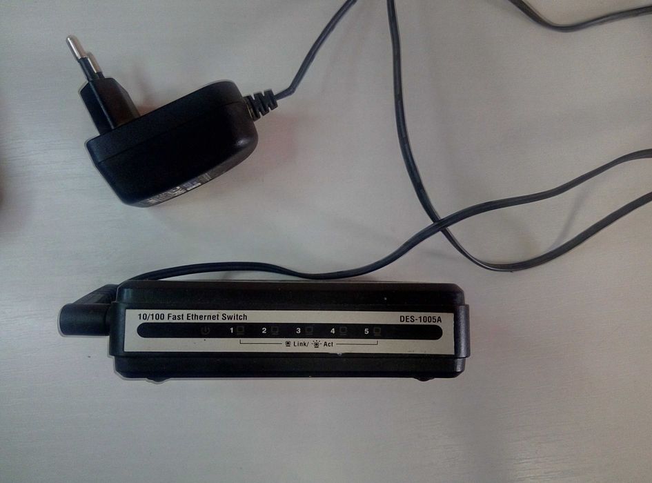 Продам  D-Link DES-1005A