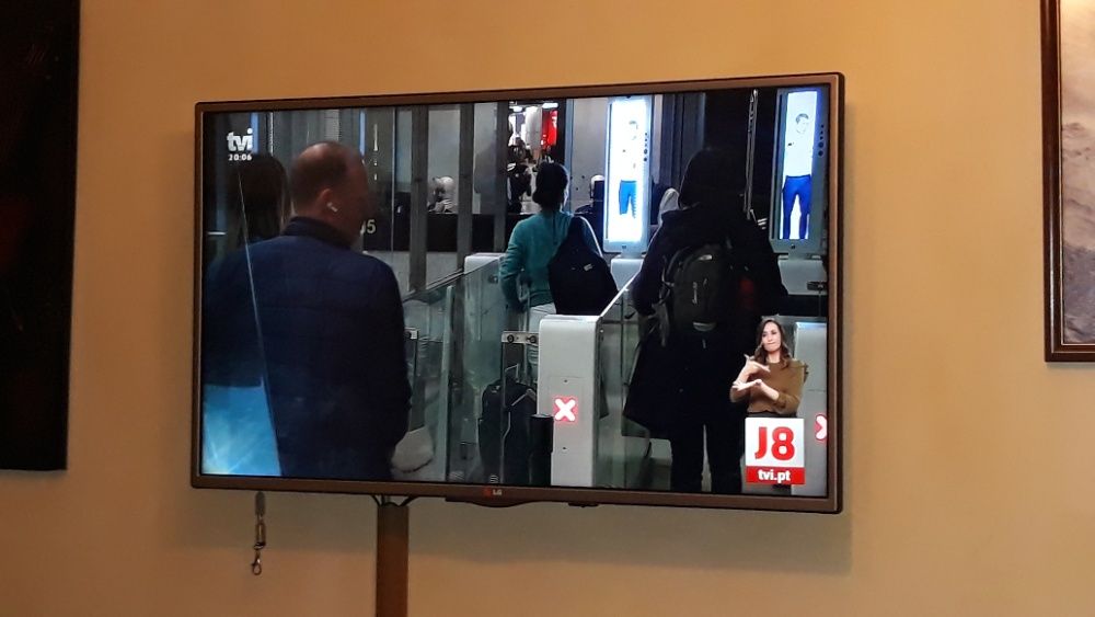 TV LG 42" LED com Tecnologia 3D PARA DESOCUPAR