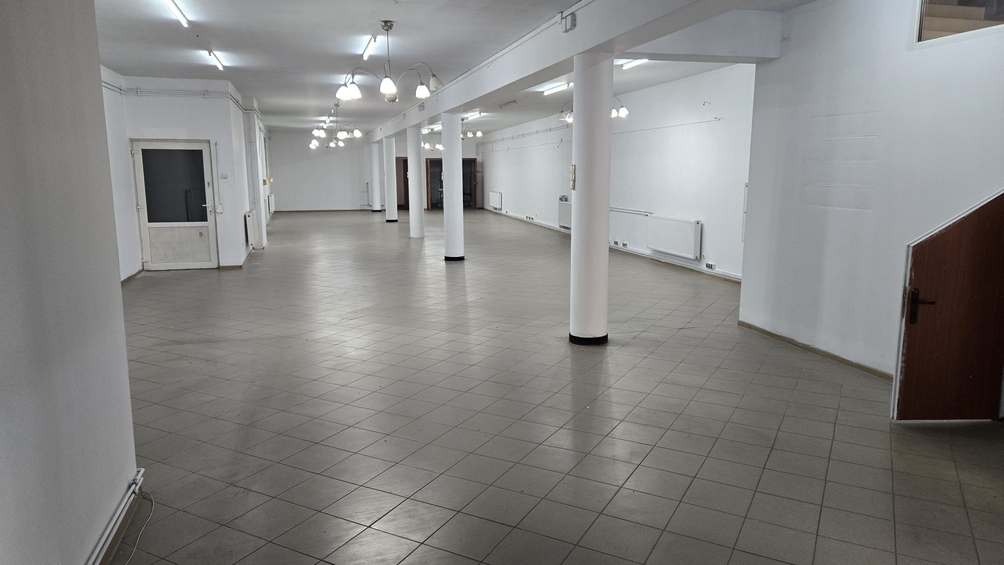 Lokal usługowy do wynajęcia 240m2 w rynku