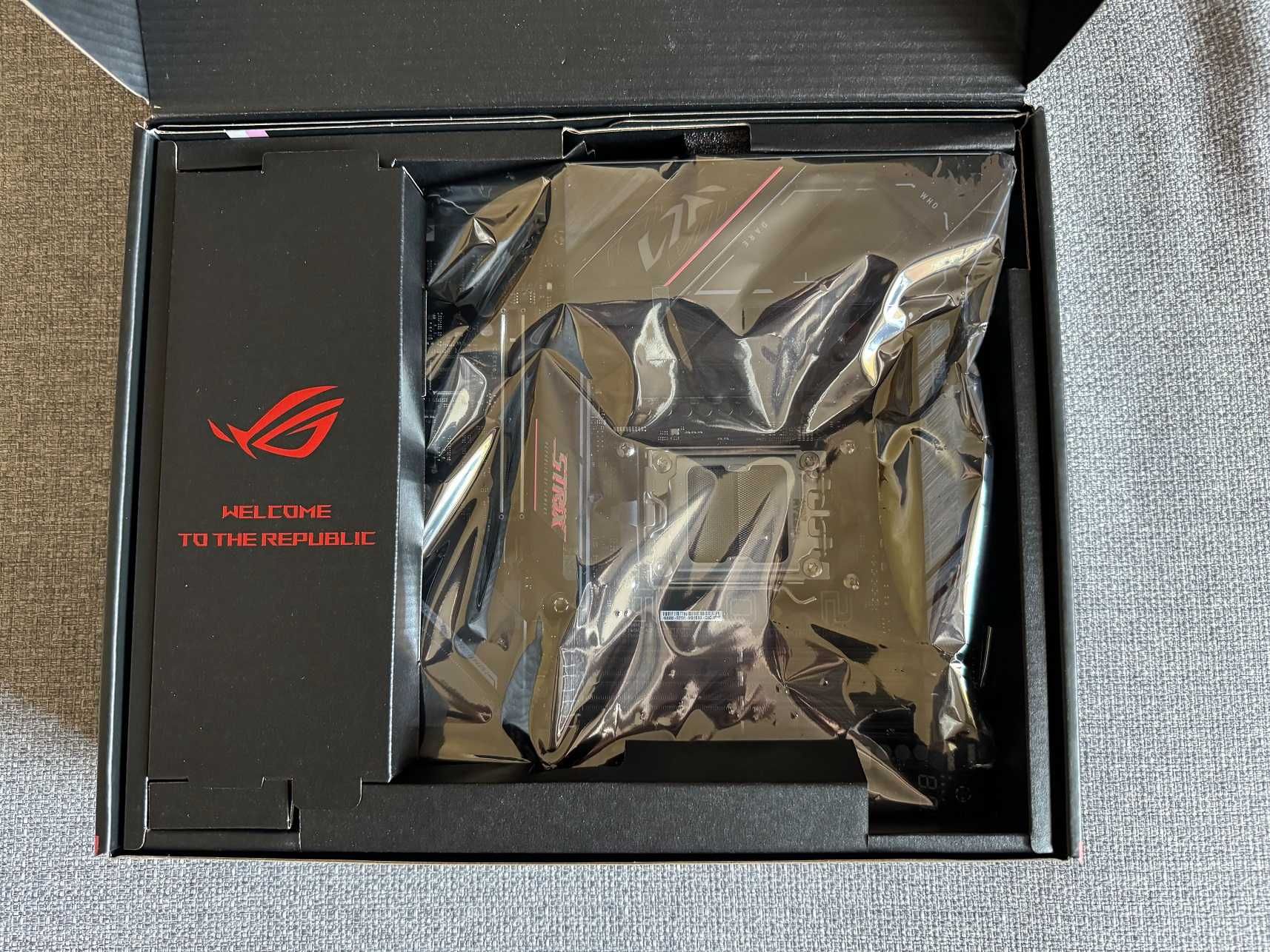 Материнська плата ASUS ROG STRIX B650E-E GAMING WIFI + Ryzen 7 7800X3D