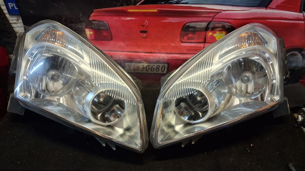 Передня права ліва фара Nissan Qashqai j10 ксенон