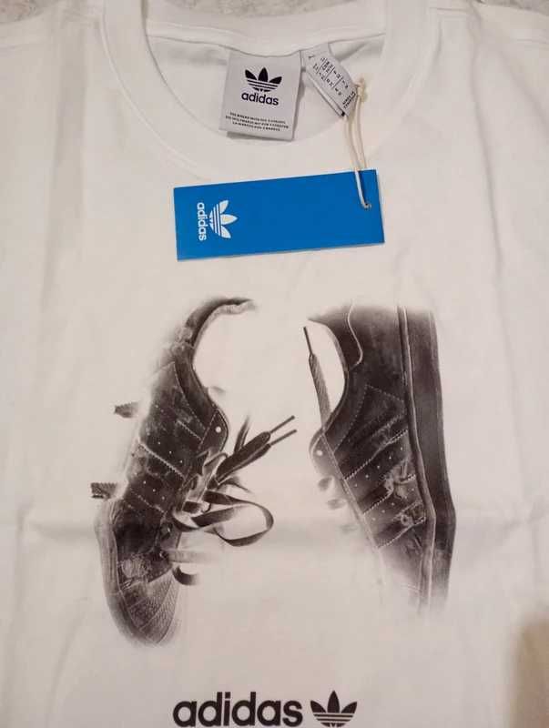 T-shirt branca simples da adidas