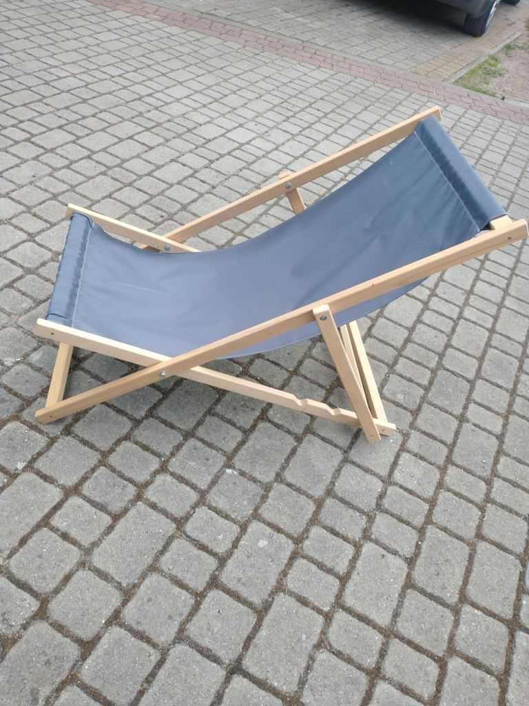 drewniany leżak plażowy ogrodowy