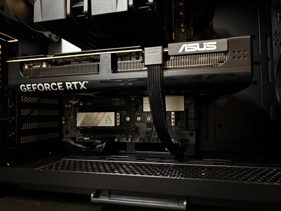 Komputer/Stacja robocza Intel Ultra 7/RTX 5070 TI/32GB RAM/2TB SSD