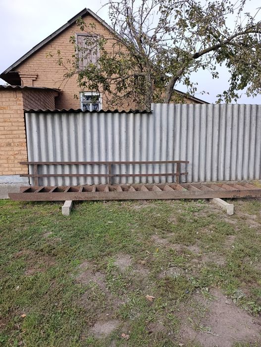 Металева зварна драбина, сходи.