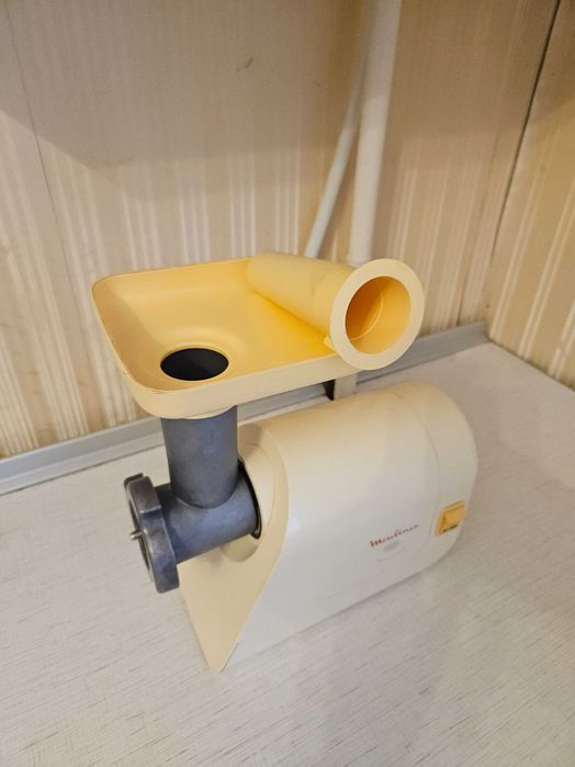 М'ясорубка Tefal з тертушками - подрібнювачами для овочів