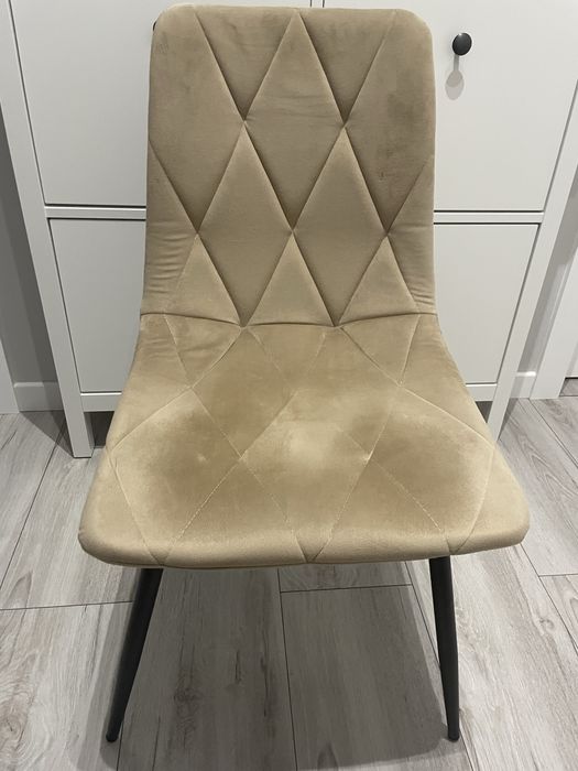 piękne krzesło w dobrym stanie