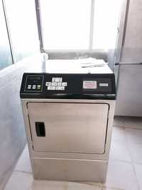 Máquina de secar roupa industrial