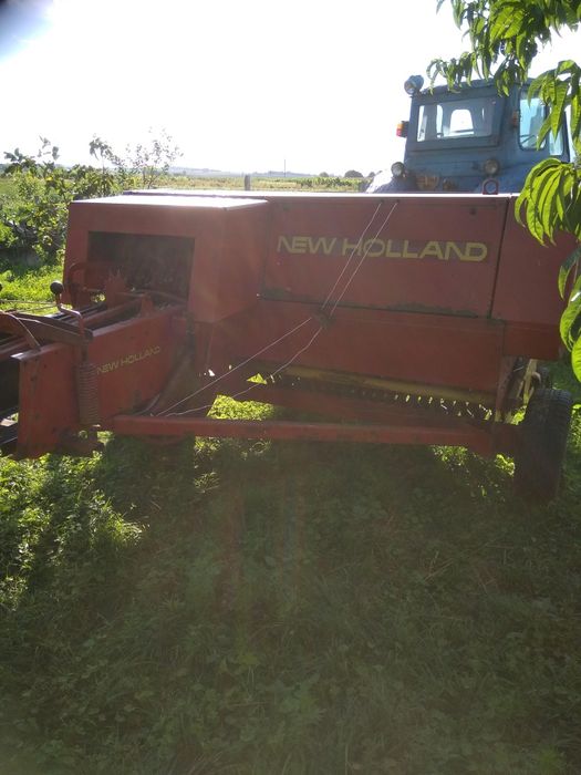 Продам прес-підбирач NewHolland