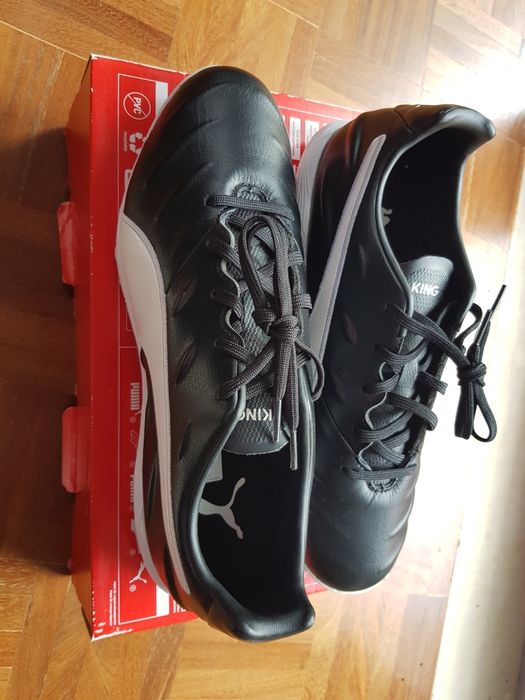 Ténis de Futsal Puma n⁰ 43, em pele, originais e novos na caixa