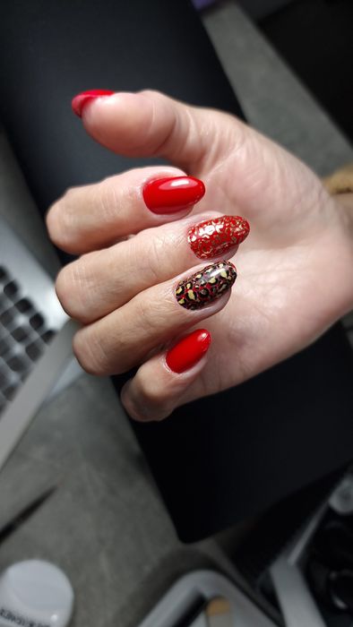 350 грн ЗАРЕЧНЫЙ Маникюр,педикюр,гель-лак,парафинотерапия