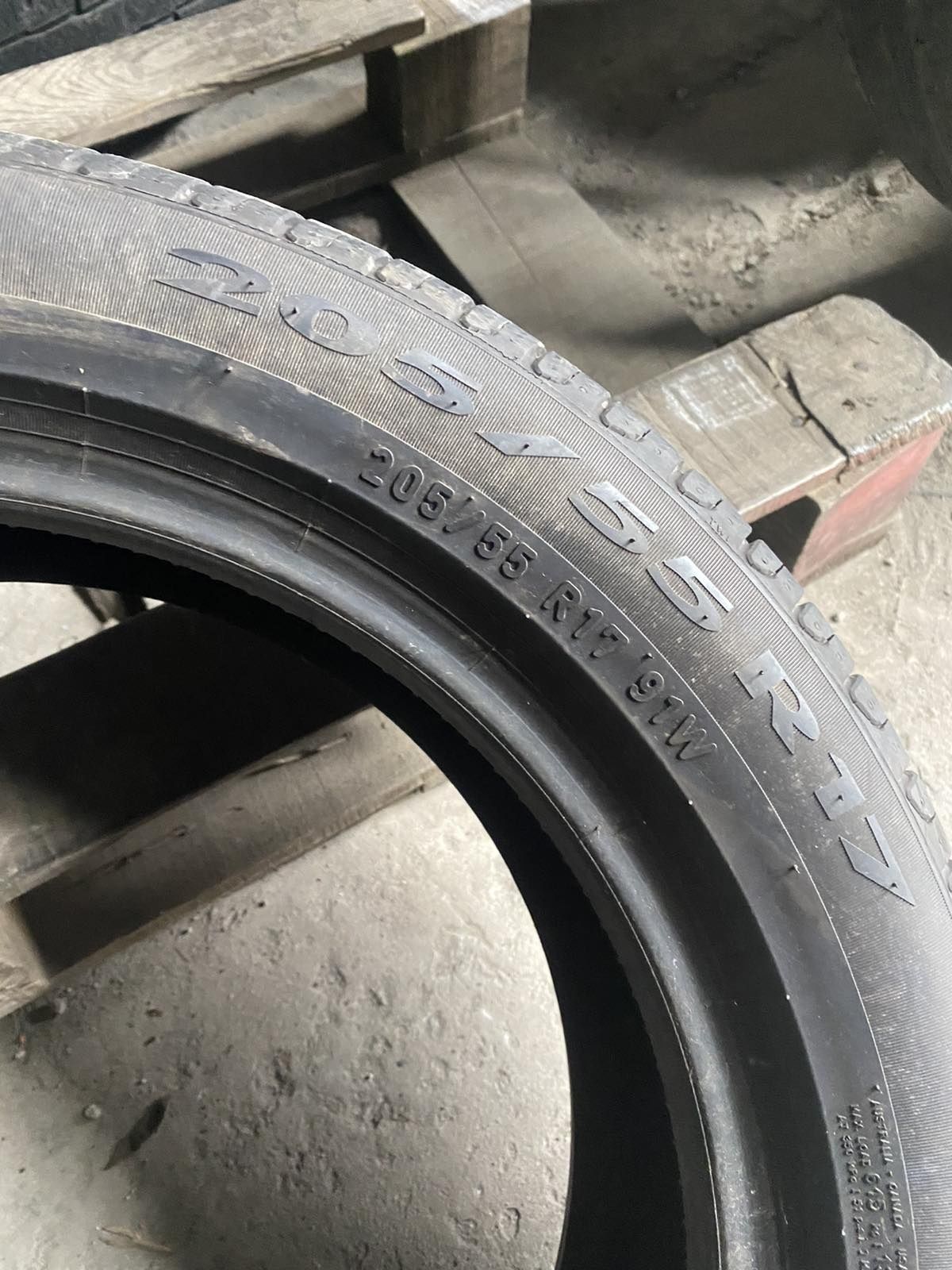 205.55.17 Pirelli 1шт лето БУ склад шины резина из Европы 55 R17