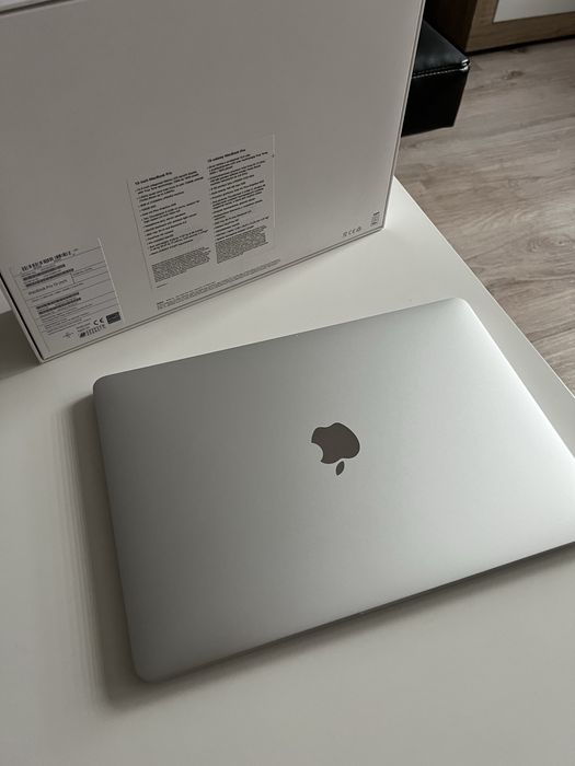 MacBook Air M1 8GB/256GB komplet