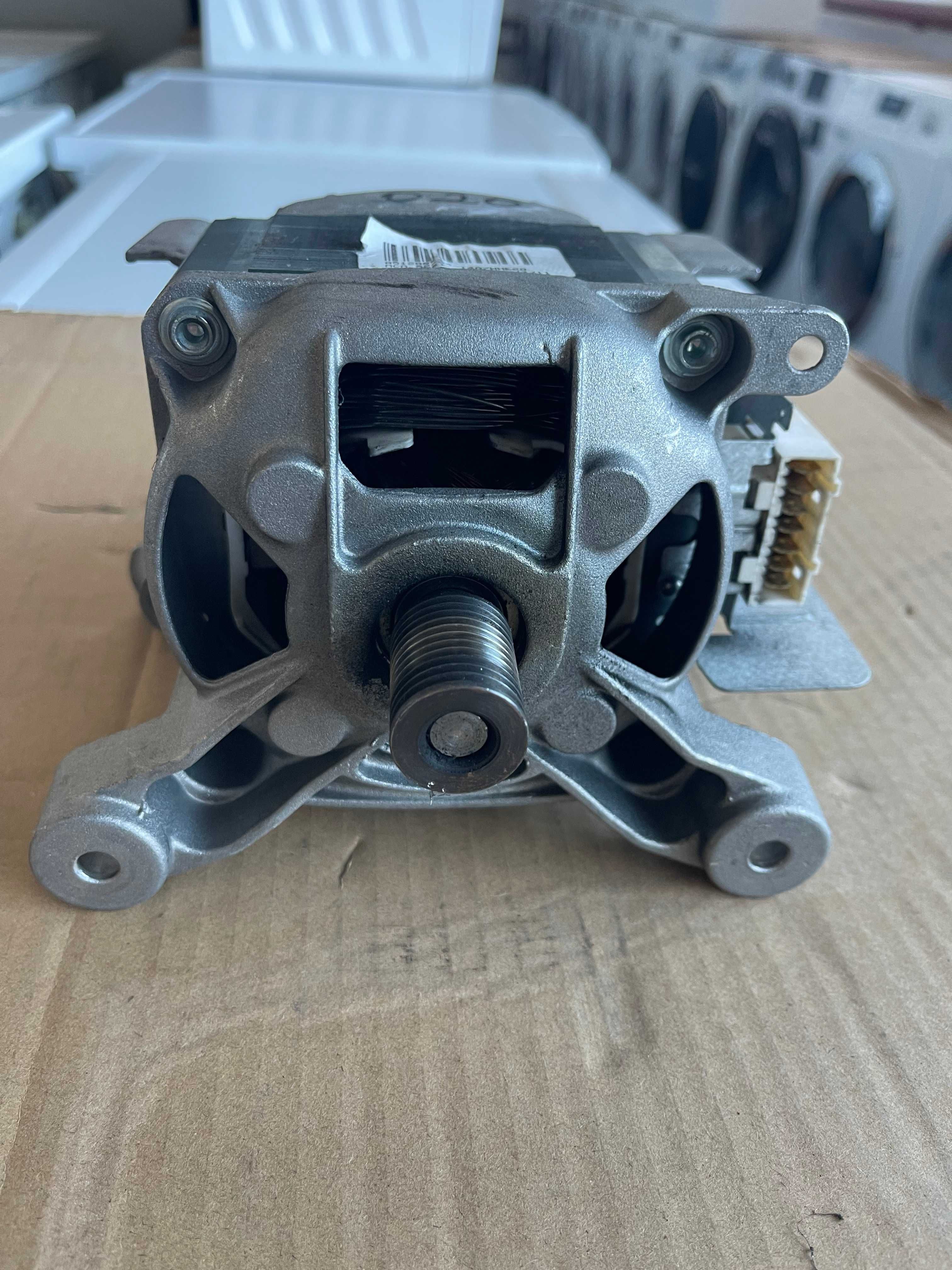 Silnik Whirpool MCA 52/64-148/WHE28