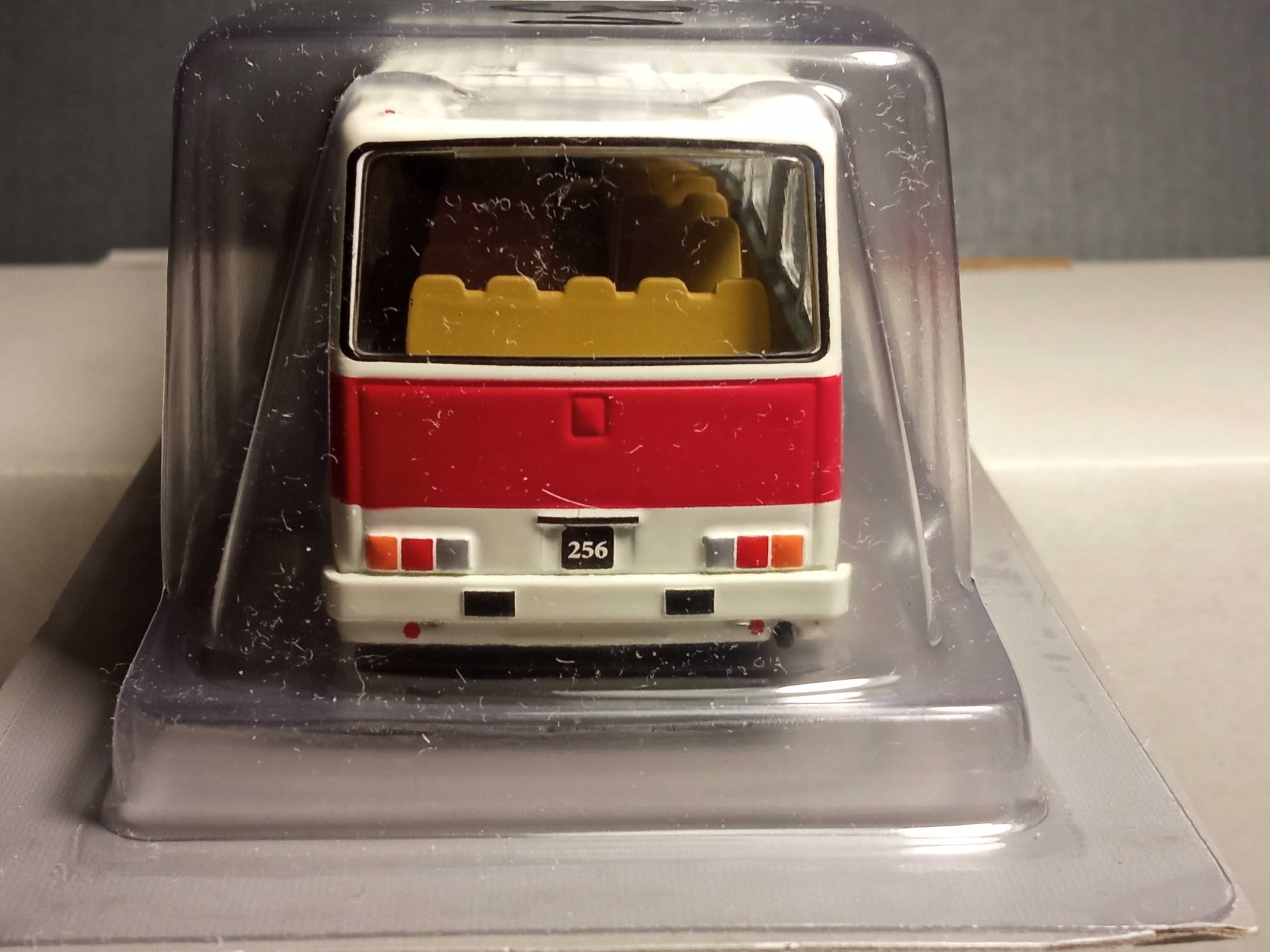 Model autobusu IKARUS 256 w skali 1/72.
