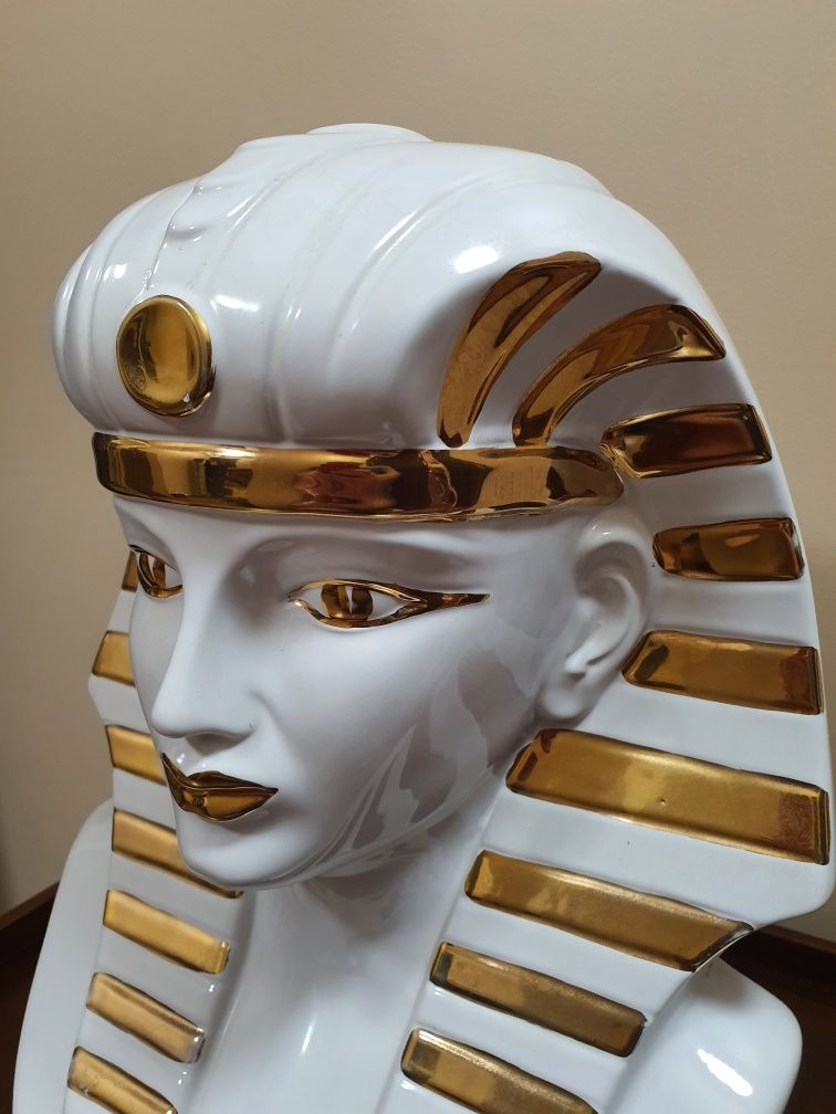 Ogromna Figura Egipska