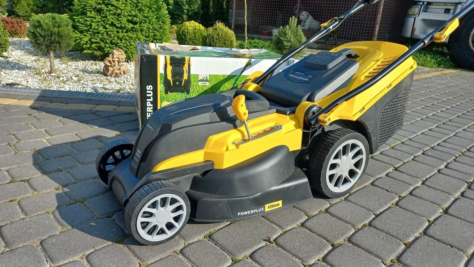 Потужна електрична газонокосарка powerplus powxg6281