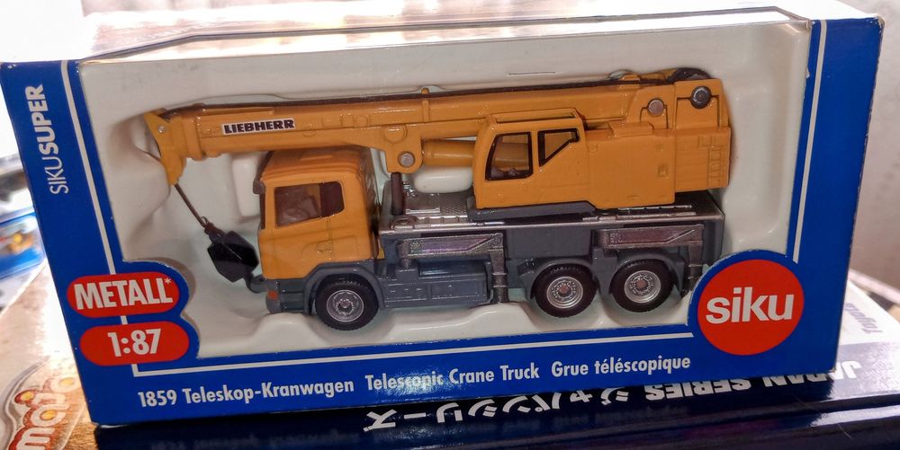 Model SIKU 1859 Teleskopowy żuraw dźwig LIEBHERR 1:87