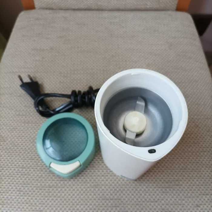 Udarowy młynek do kawy Predom Niewiadów UD 40 typ 630 z PRL-u