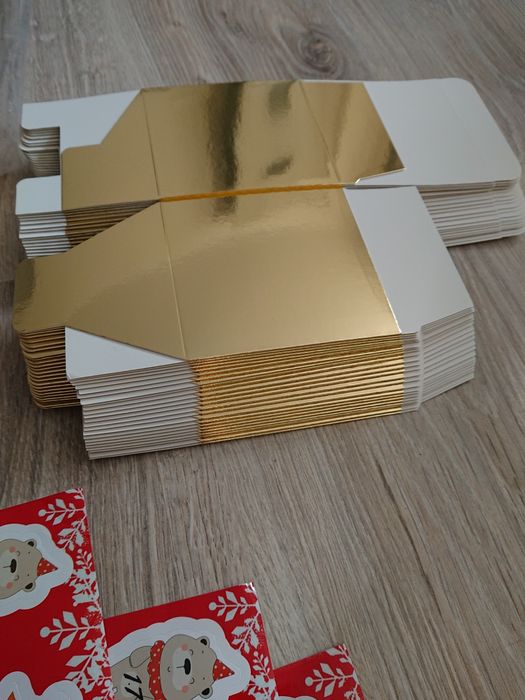 Kalendarz adwentowy pudełka DIY 24 sztuki na sznurku do montażu 9x9 cm