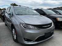 Chrysler Pacifica auto na placu w PL FAKTURA VAT23%