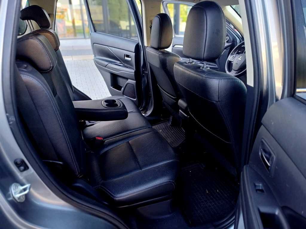 Outlander III 2.0 benzyna automat 7 osob skóra navi