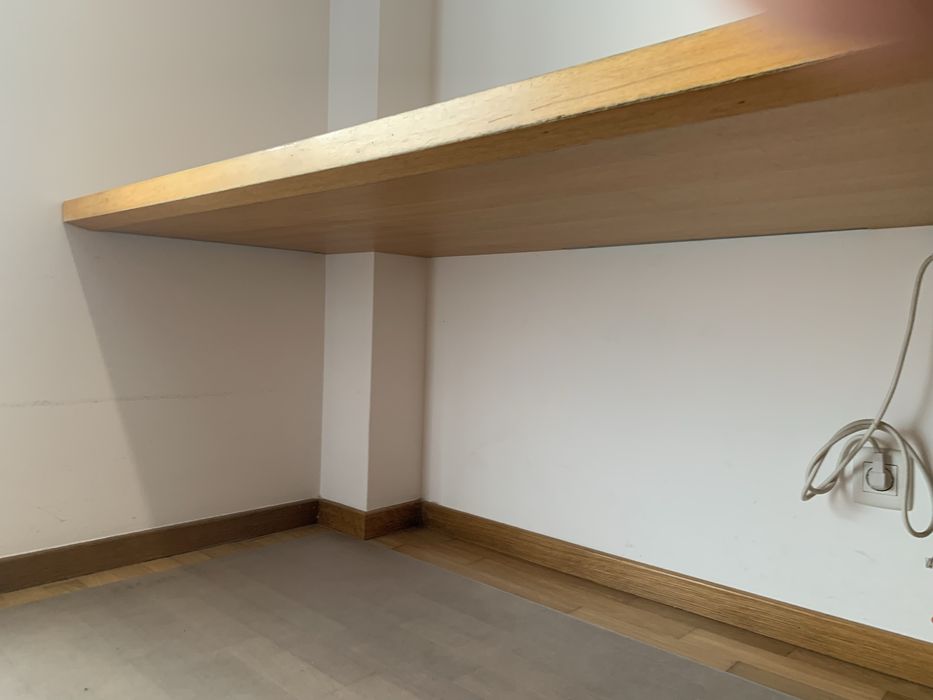 Secretária de fixar à parede em madeira de faia