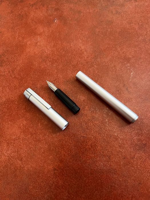 Caneta de aparo MUJI - alumínio cromado