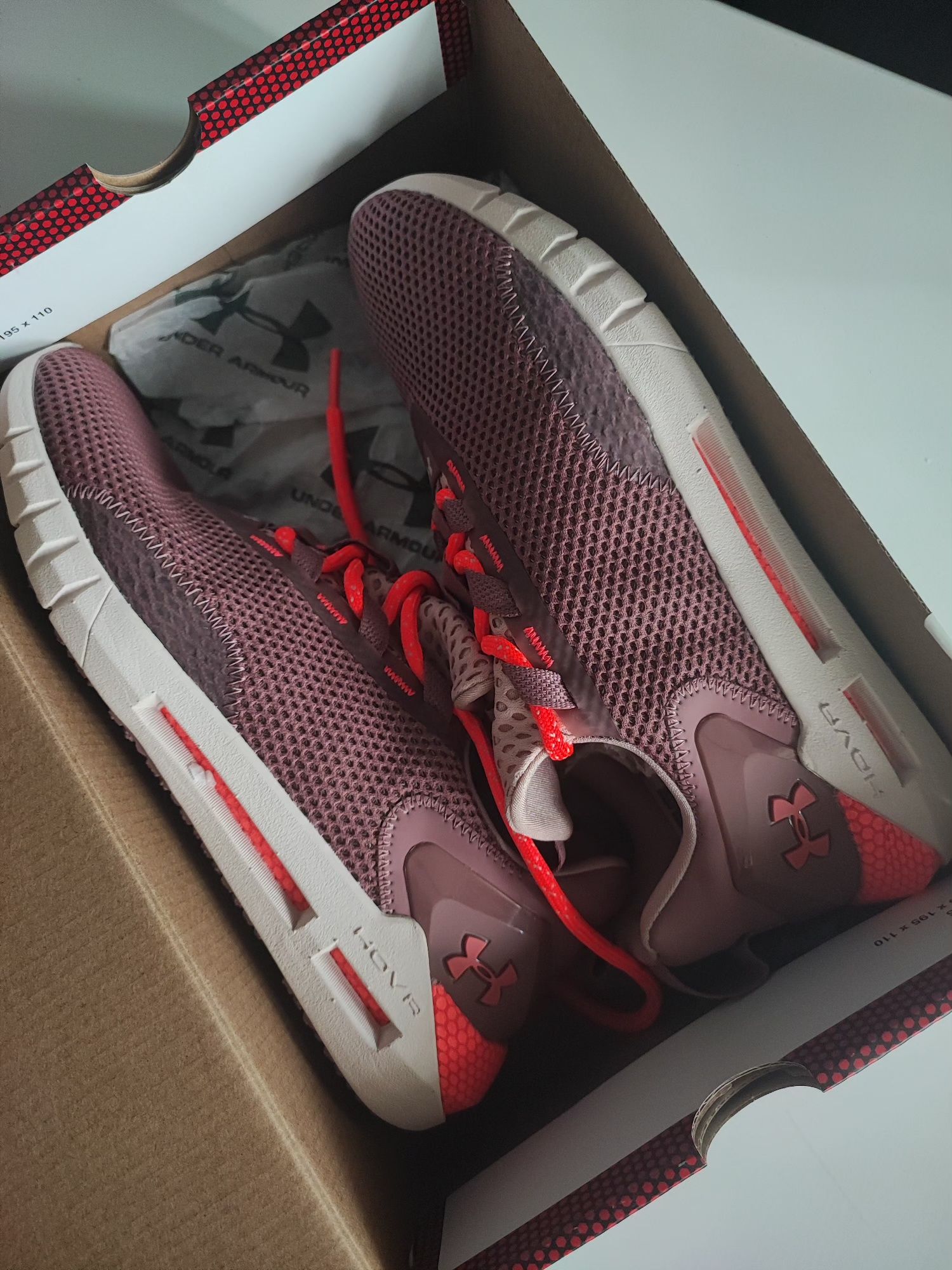 Продам кросівки Under Armour W HOVR STRT.
