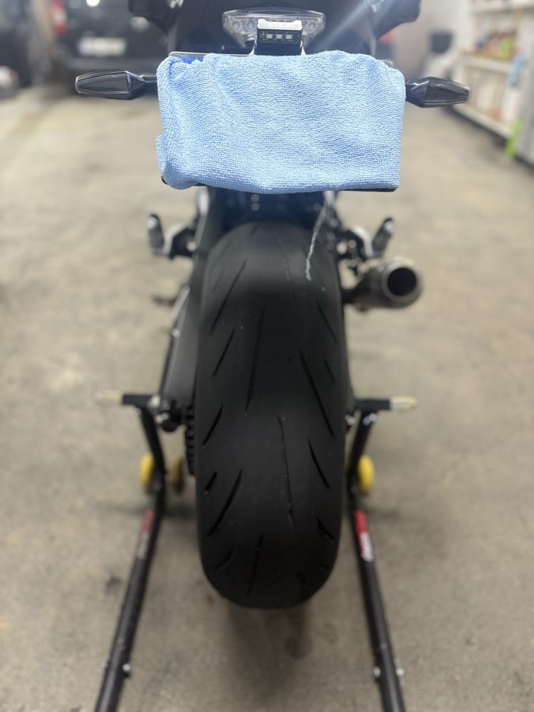 BMW F900R 2021, usada como nova