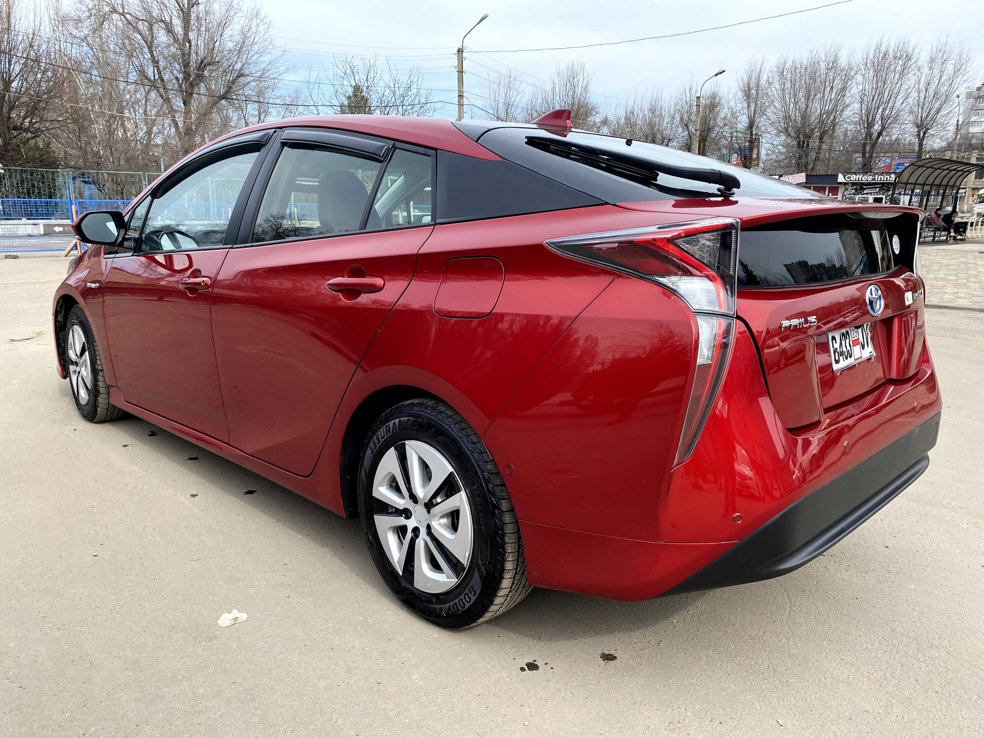 Продам Toyota Prius 2017