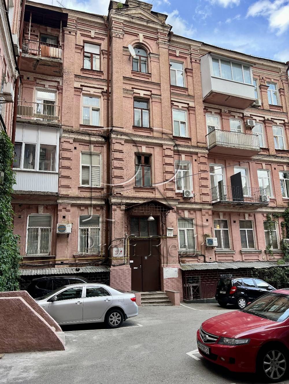 Продаж 2 кім. квартири вул. Михайлівська, 22-Б/м.Хрещатик/Золоті Ворот