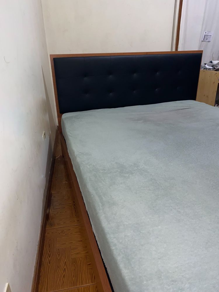Vendo conjunto cama e 2 mesinhas de cabeceira