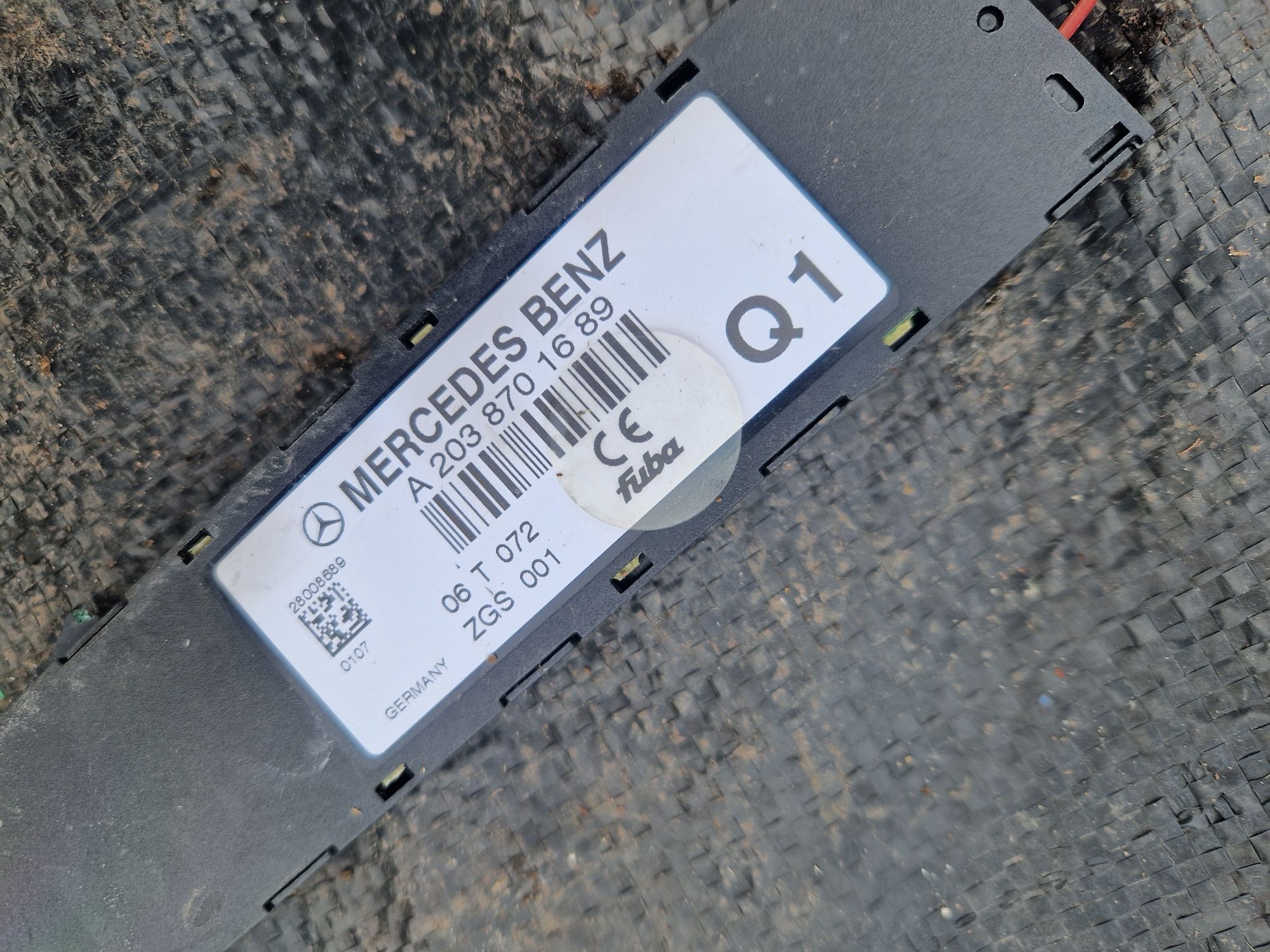 Antena wzmacniacz Mercedes c w203 clk w209