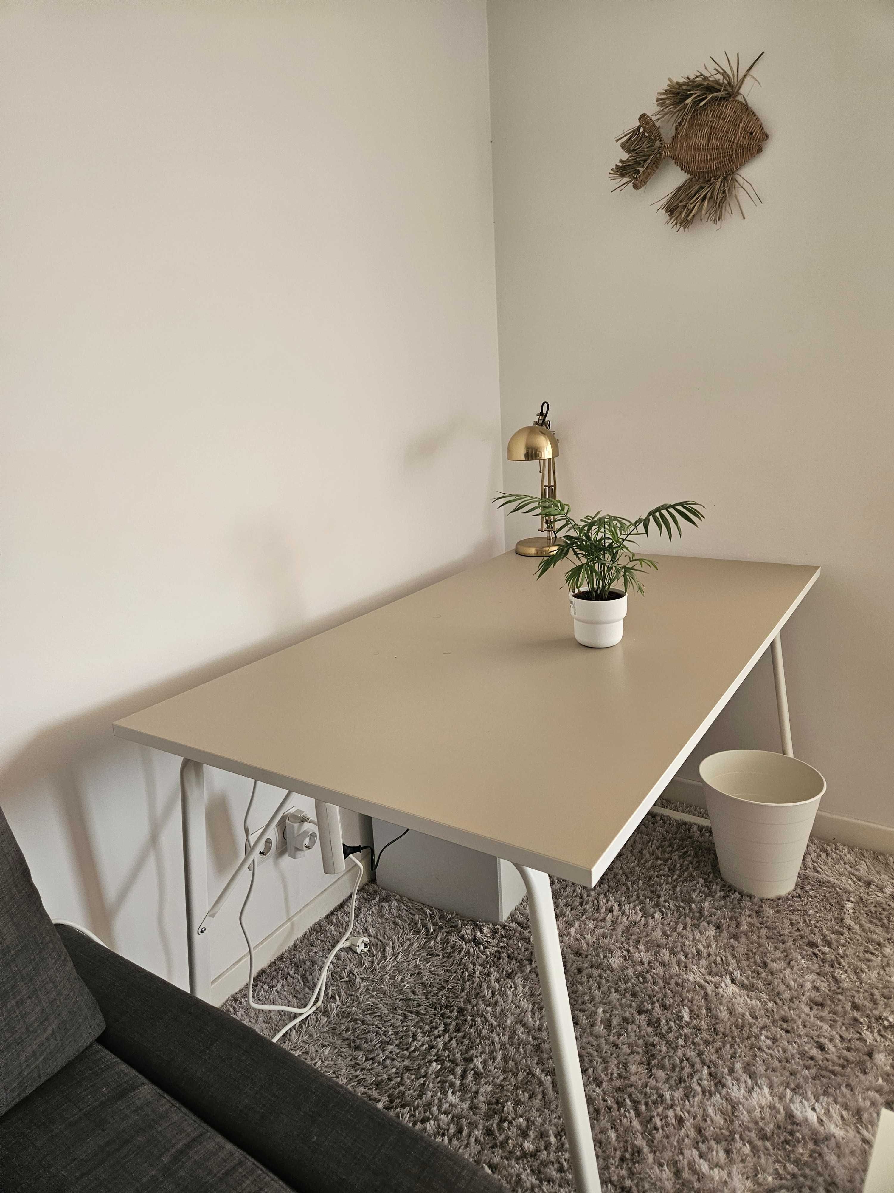 Secretária IKEA nova