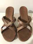 Crocs elegantes: chinelo alto - sandália