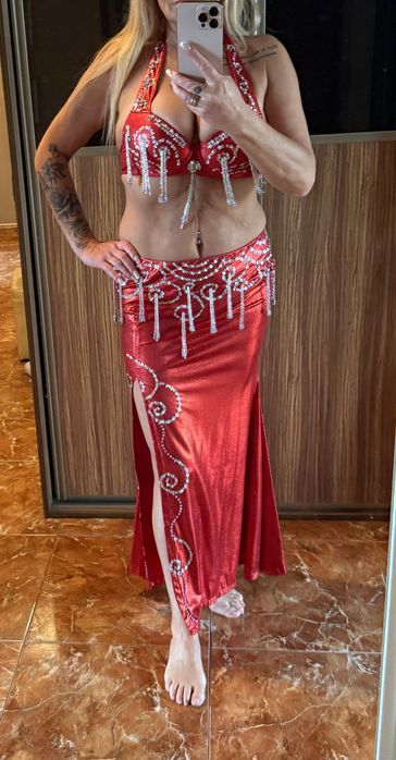 Czerwony kostium do tańca orientalnego brzucha