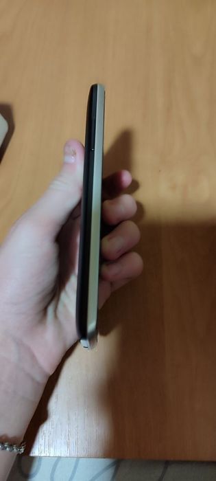 Телефон LG  в ідеальному стані