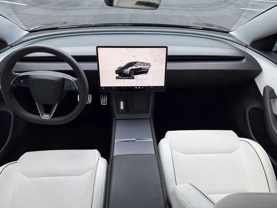 Tesla Model 3      2024