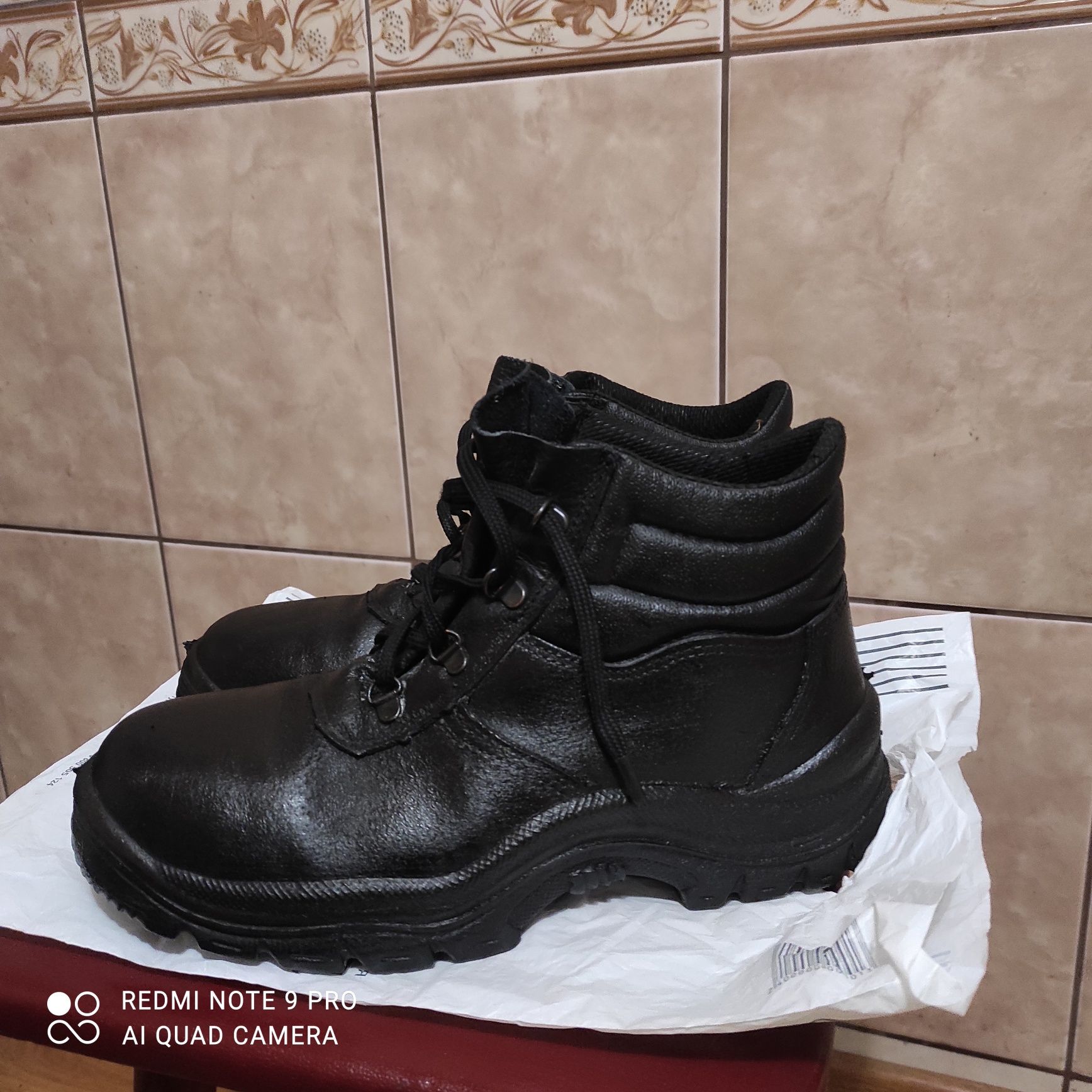 Ботинки рабочие. Размер 40-41.