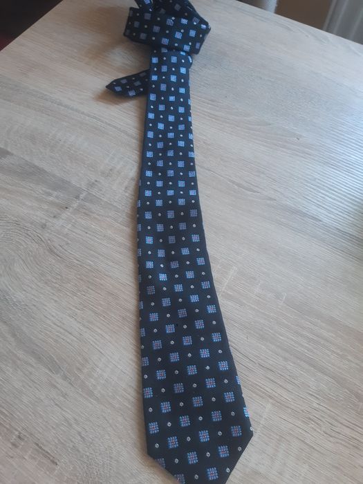 Czarny jedwabny premium krawat Wólczanka w kwadraty klasyczny model