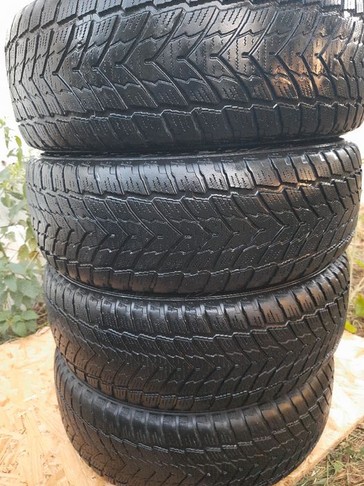 Комплект зимових шин SAILUN  235/60R18