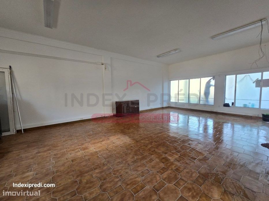 Investidores - Excelente loja com muita luz natural. - Arrendado