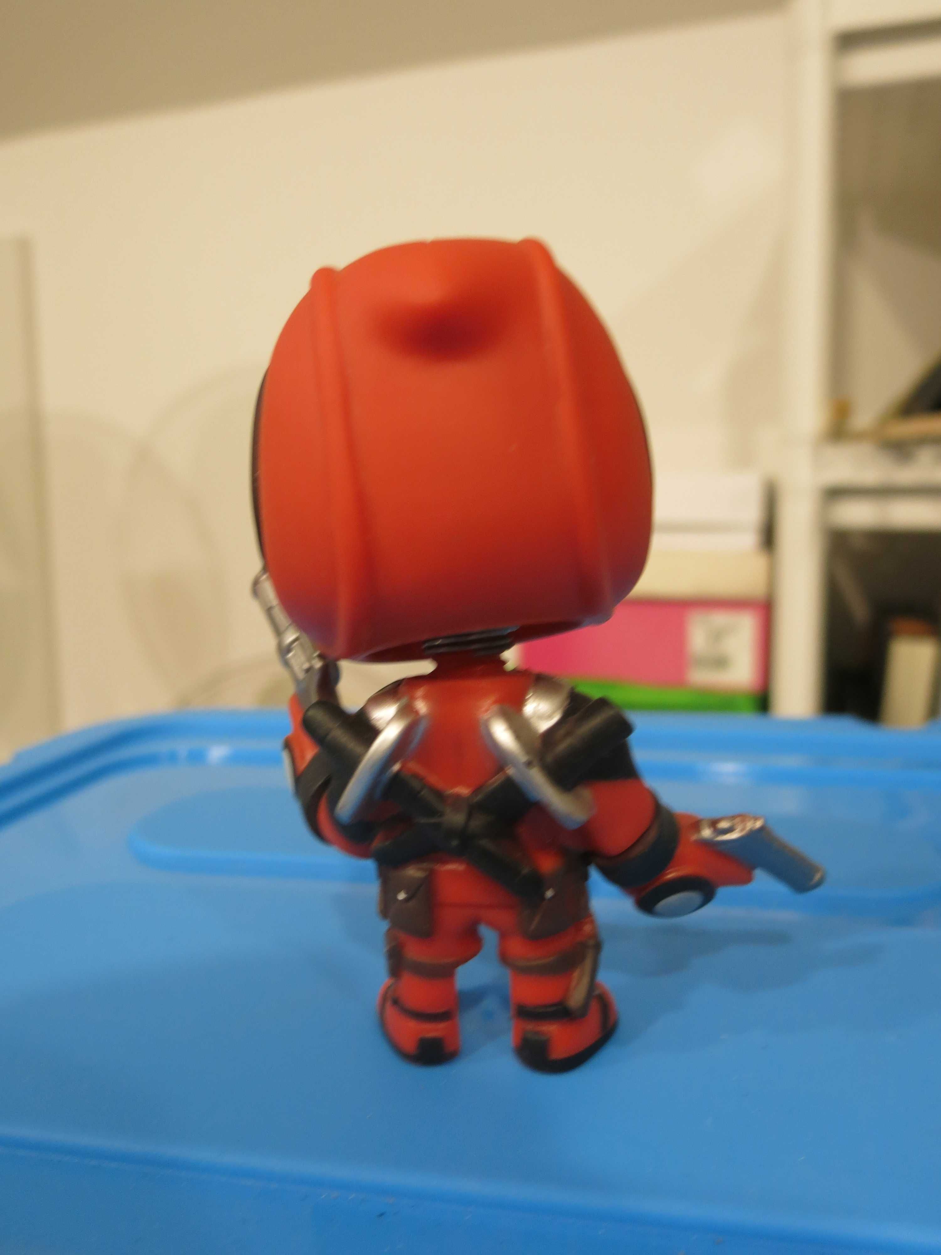 Mini figura do Dead Pool (Cabeça mexe-se)