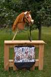 Hobby horse z ogłowiem i plecaczkiem
