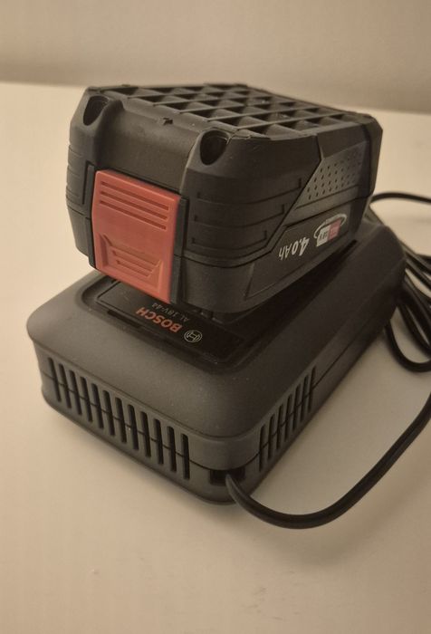 zestaw startowy bateria bosch PBA 4Ah 18V ladowarka AL18V-44