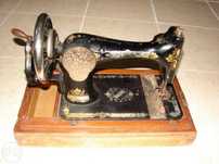 Máquina de costura antiga da Singer